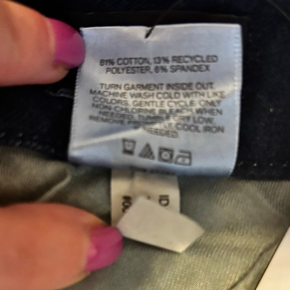 EXPRESS Mid Rise Dark Wash
Blue 70’s Flare Jeans Flex Medium Short 6/8/10 NWT - Picture 16 of 16